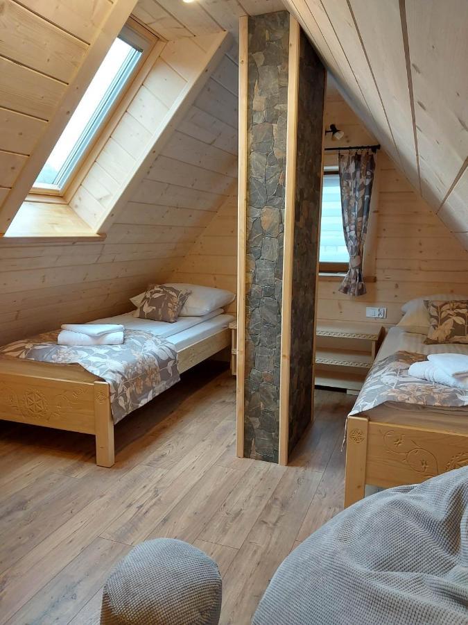 Goscinne Zych - *