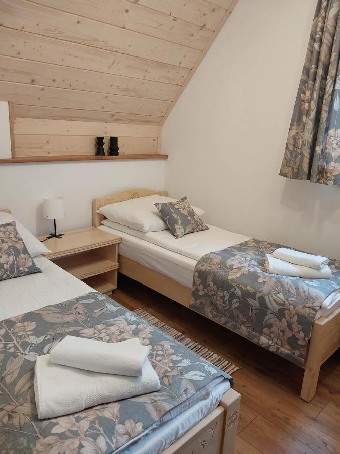 Goscinne Zych - *